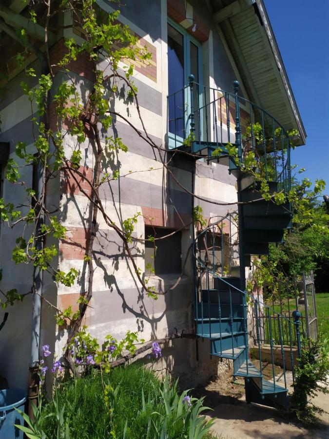 La Fee Des Eaux Bed & Breakfast Vernaison Luaran gambar